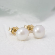 Load image into Gallery viewer, &quot;Hattie&quot; pearl stud earrings
