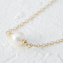 Load image into Gallery viewer, Farah single pearl minimalist necklace
