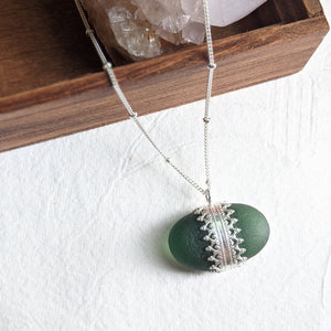 "Gwen" Sea glass pendant with lace-patterned setting