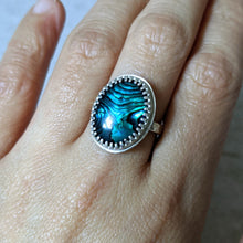 Load image into Gallery viewer, &quot;Angelique&quot; Paua shell ring
